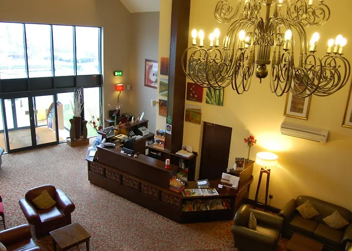 Best Western Plus Pastures Hotel