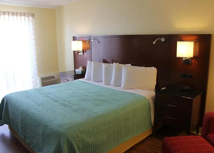 Seaside Inn & Suites