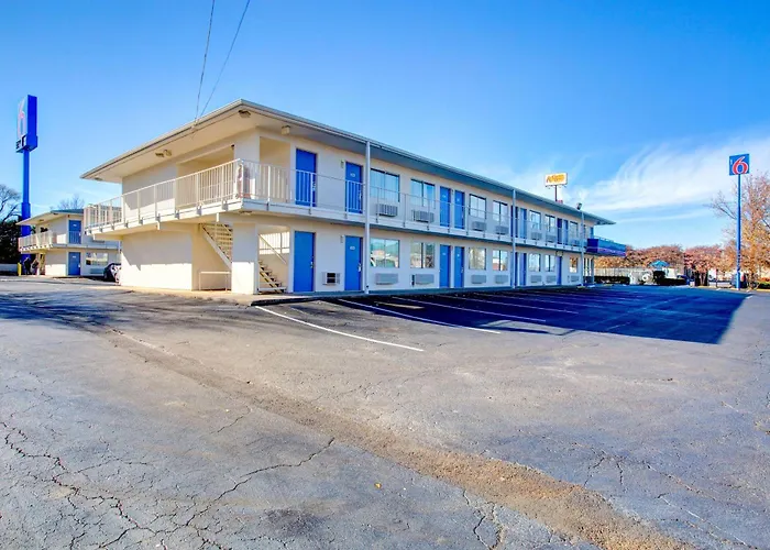 Motel 6-, Tn