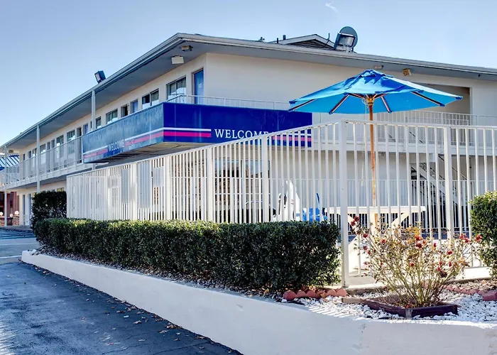 Motel 6-, Tn