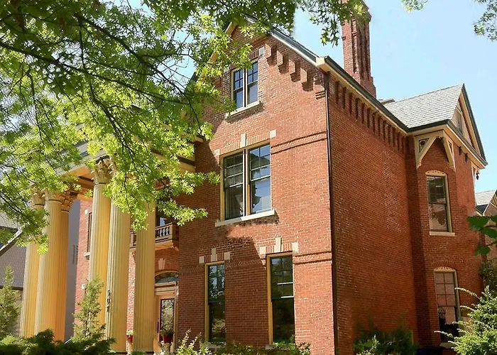 Chez Lyndon Manor