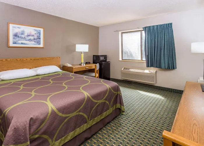 Super 8 By Wyndham St. Charles