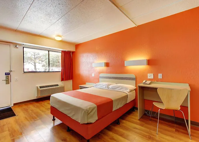 Motel 6-, Pa