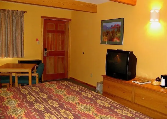 Indian Hills Inn, Taos Plaza