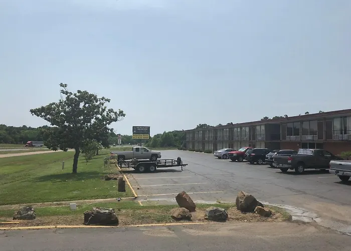 Mid Continent Inn