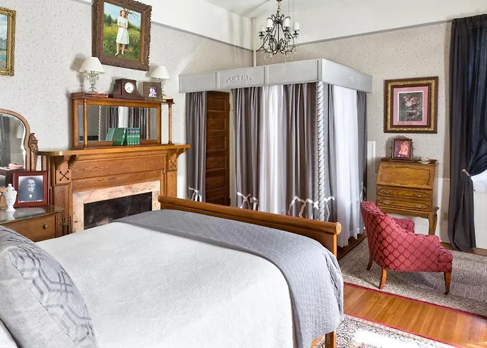 The Reynolds Mansion Bed & Breakfast Woodfin
