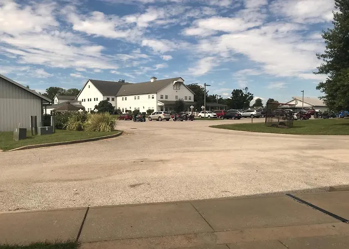 Gasthof Amish Village Inn