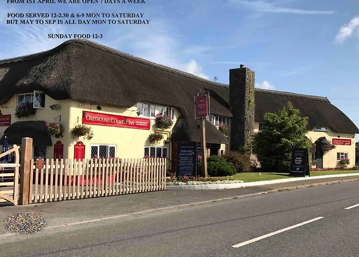 Greyhound Country Inn