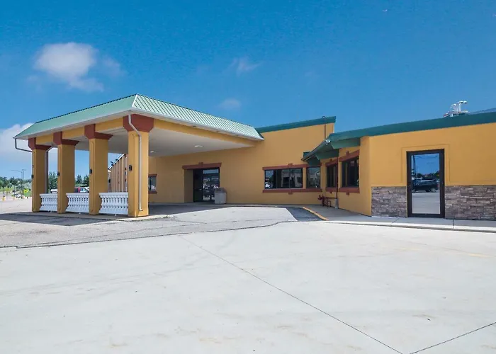 Badlands Inn & Suites