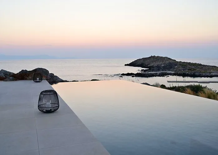 Kavos Hotel & Suites