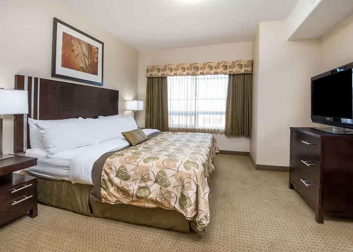 Ramada By Wyndham Wainwright Hotel