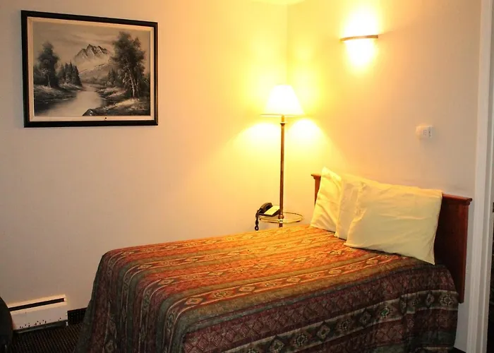 Tel Star Motel Brooks