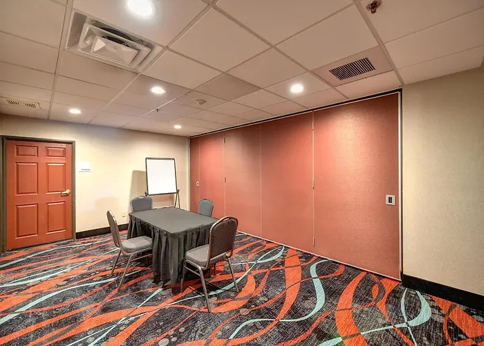Holiday Inn Express & Suites By Ihg