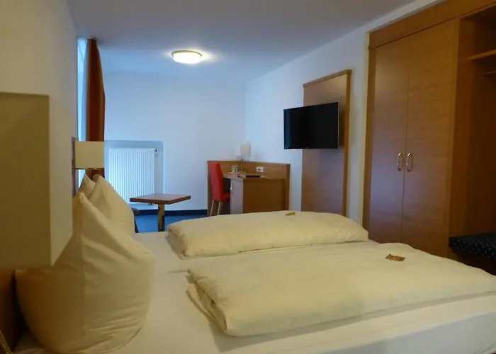 Hotel-Gasthof-Hirsch Dellmensingen