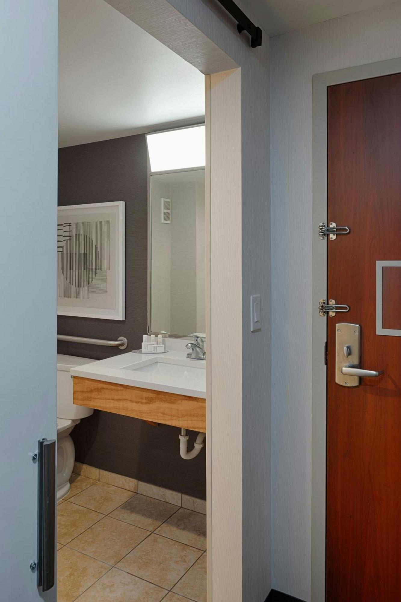 Courtyard By Marriott Springfield Downtown Hotel